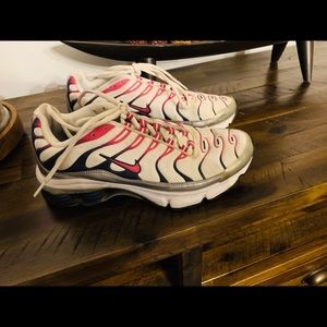 Nike shox size 8 worn a few times